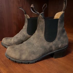 Women’s blundstone chelsea healed boot
